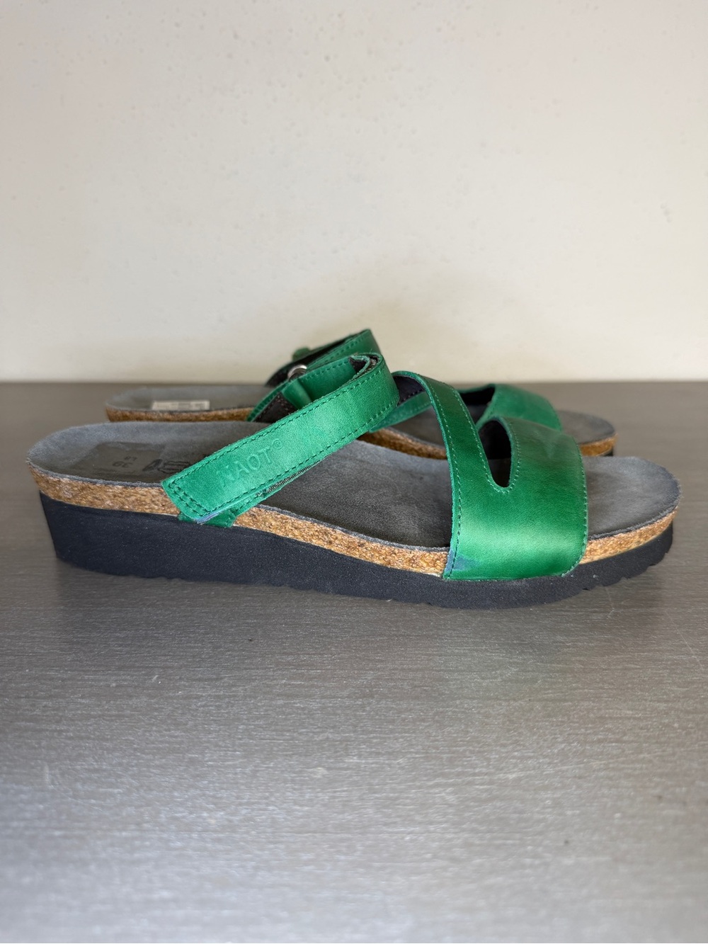 Naot Gabriela Womens 8 Slide Emerald Green Leather Adjustable Slip On Sandal - Picture 2 of 9
